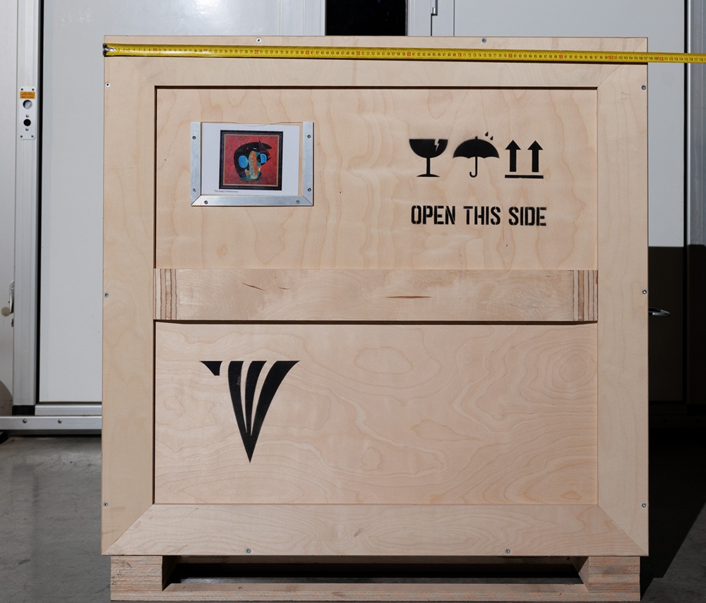 Larghezza della cassa de Il Re della Democrazia, 2018 con metro